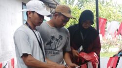 Pemasangan Bendera Merah Putih Di Dusun 4 Dusun Melayu Desa Perkotaan